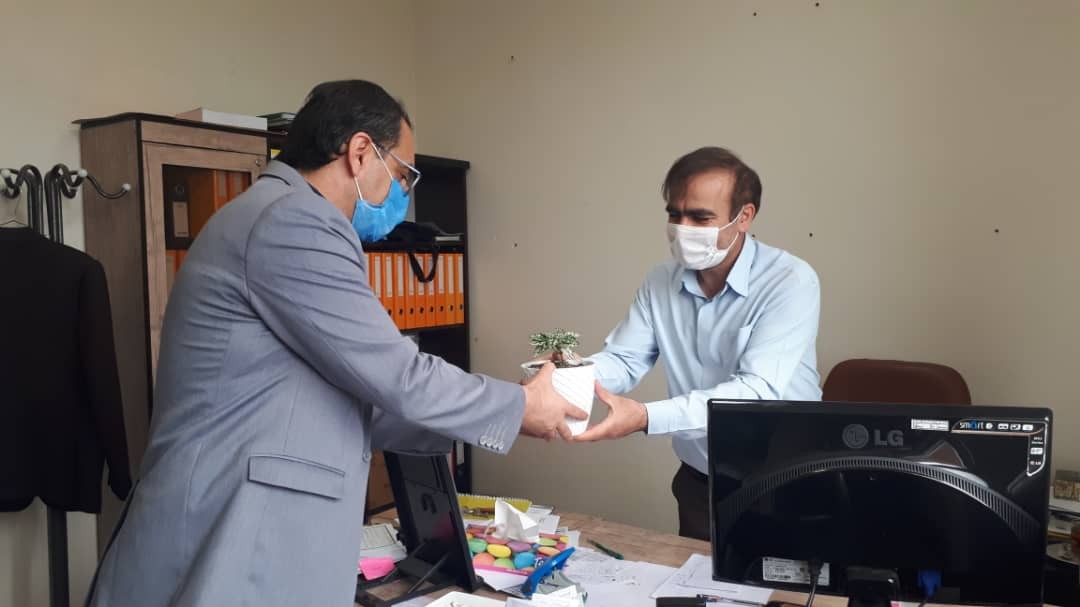 تقدير رئيس پارك علم و فناوري گلستان از كاركنان اين پارك به مناسبت روز كارمند